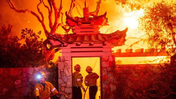 California insurer cancels policies before LA wildfire: Key concerns."